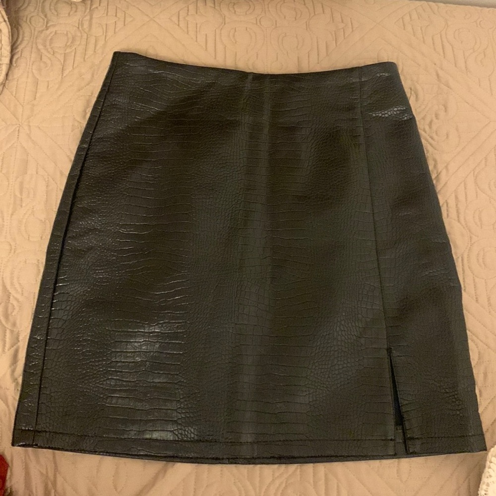 Top shop. Faux alligator print skirt.